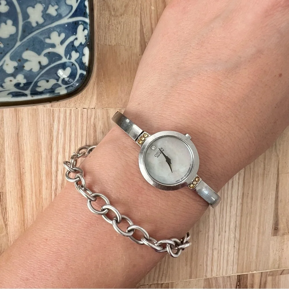 Citizen eco-drive ladies round silver tone bracelet solar power watch